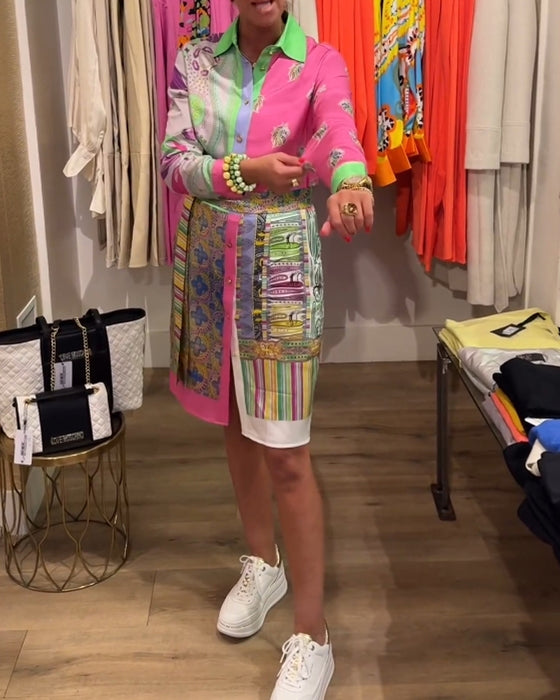 Robe colorée fendue à revers