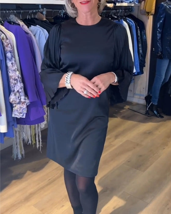 Robe à manches cloche et col rond