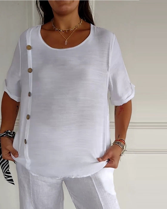 Haut avec tissu fragile et boutons