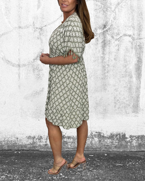 Robe à manches mi-longues avec col en V