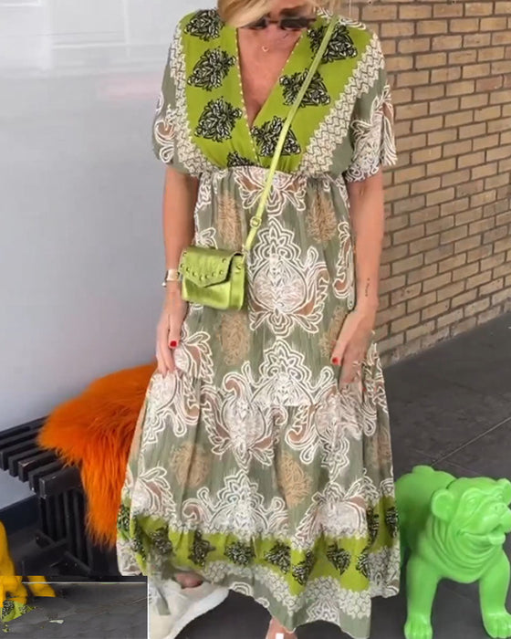 Robe décontractée à manches courtes et col en V imprimée