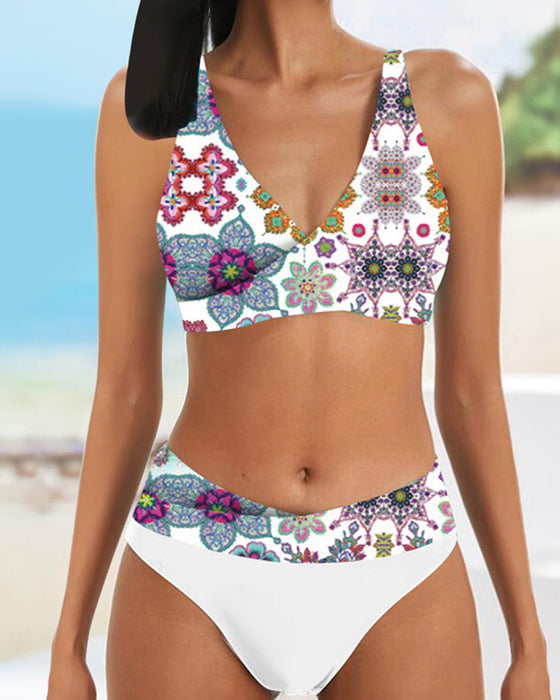 Bikini coloré avec soutien-gorge cache-cœur