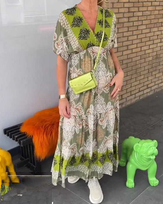 Robe décontractée à manches courtes et col en V imprimée