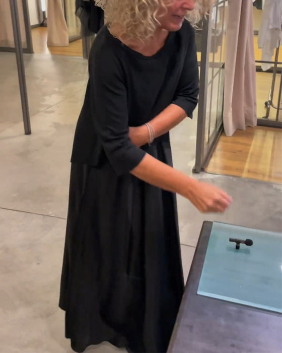 Ensemble deux pièces avec robe à bretelles et haut de couleur unie