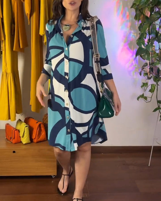 Robe à manches longues et boutons et imprimé