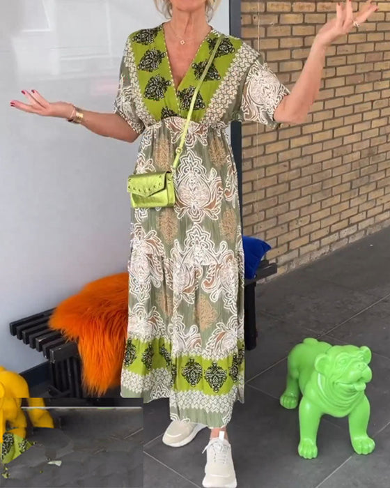 Robe décontractée à manches courtes et col en V imprimée