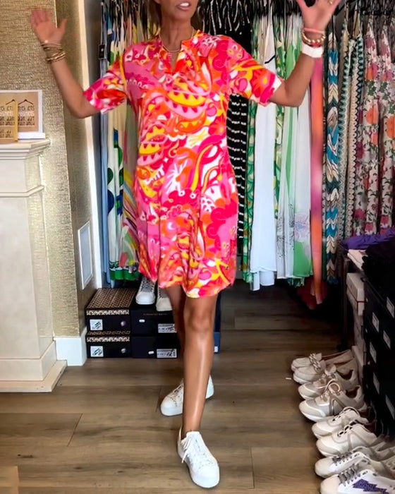 Robe avec poches et imprimés et manches courtes