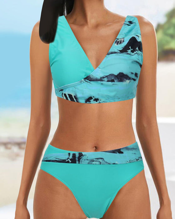 Bikini coloré avec soutien-gorge cache-cœur