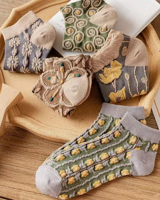 Chaussettes en coton à motif floral en relief pour femmes