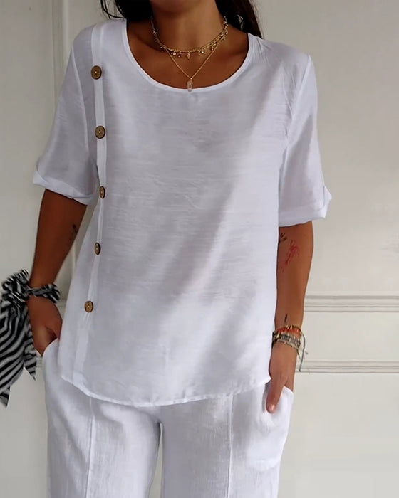 Haut avec tissu fragile et boutons