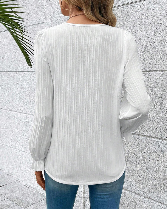Blouse avec empiècements en dentelle et col V