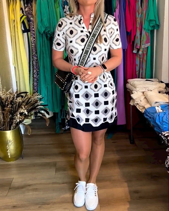 Robe imprimée à manches courtes et col en V