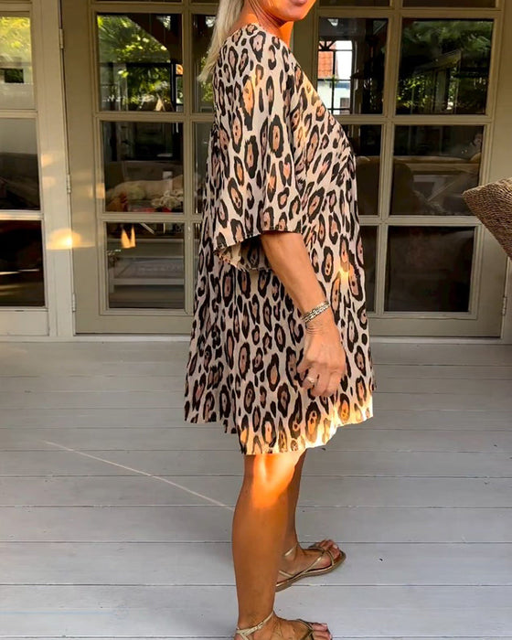 Robe léopard col V