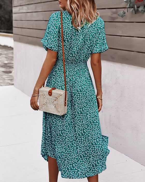 Robe à manches courtes, taille cintrée et imprimés fleuris