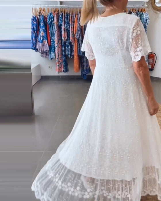 Robe fluide boutonnée en V profond