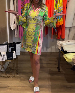 Robes avec blocs de couleurs et imprimés et coupe ample