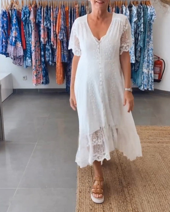 Robe fluide boutonnée en V profond