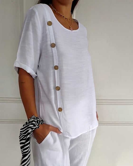 Haut avec tissu fragile et boutons