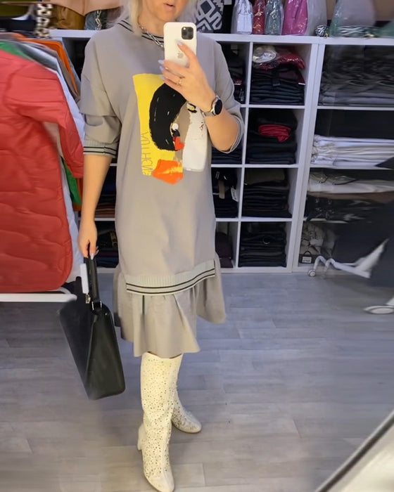 Robe droite avec motif portrait et manches longues