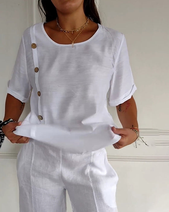 Haut avec tissu fragile et boutons