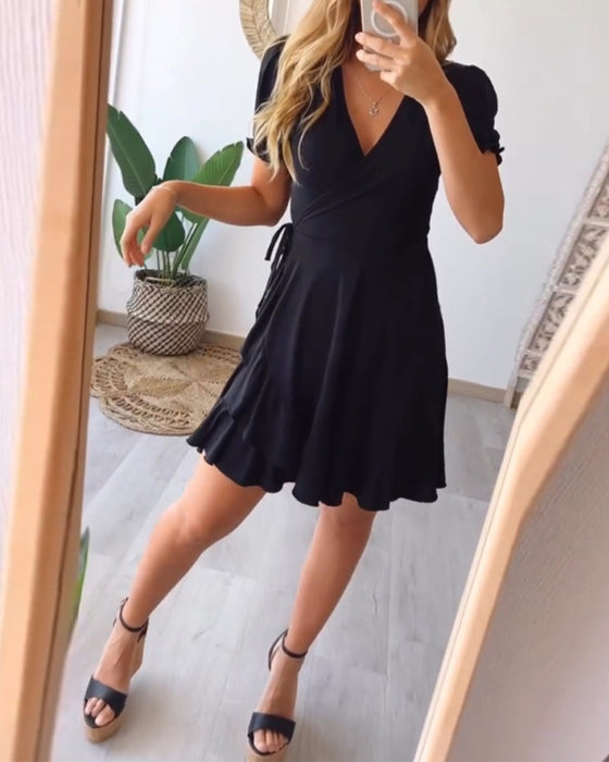 Robe à bretelles de couleur unie à volants et col en V