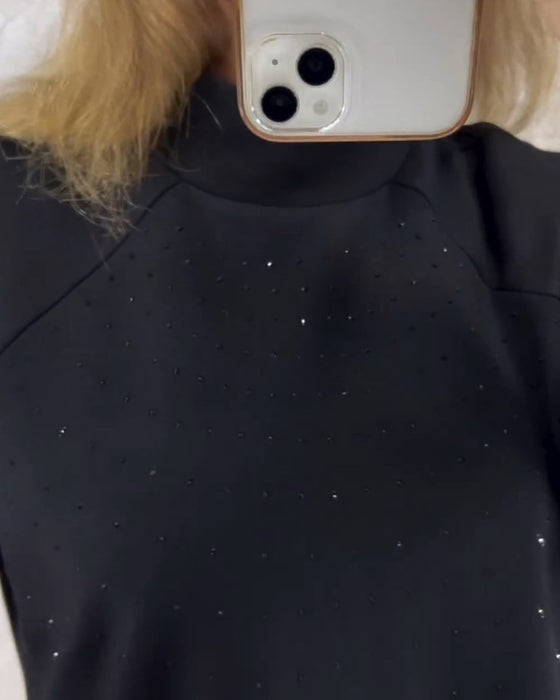 Robe unie plissée à col montant