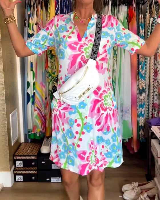 Robe à manches courtes, imprimé fleuri et col V